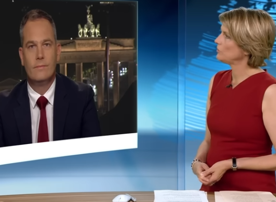 ZDF-Experte Gustav Gressel, gegen Reporter vor ORT, GETÖTETE AUSLÄNDISCHE KÄMPFER, WERDEN von Ukrainern AUSGERAUBT