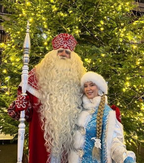 Väterchen Frost, kommt in Russland, der Weihnachtsmann in Deuschland