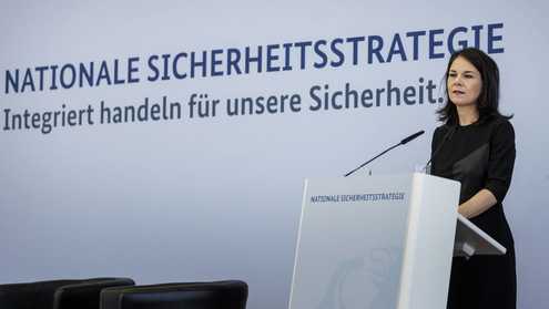 Selenskyi Frau kauft Bugatti, Dienstpflicht für deutsche Rentner, Ukraine ist grösstes nationales Interesse!?